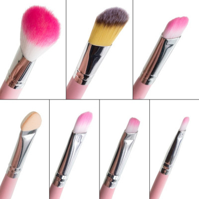 Фото Набор кистей для макияжа в металлическом кейсе (7 кисточек) maXmaR MB-210 Pink maXmaR