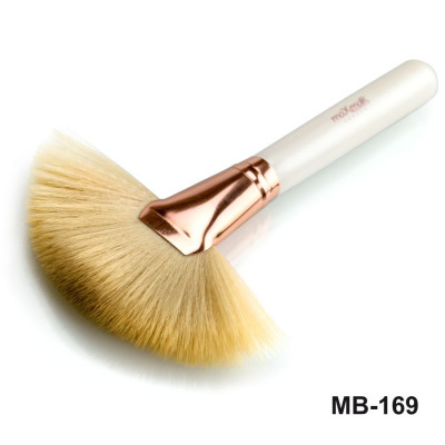 Фото Веерная кисть для макияжа лица и сглаживания цветовых переходов MB-169 maXmaR